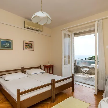 Guest house Maha